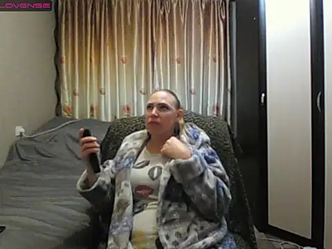 Snapshot of JenniDeep chatting on May 14, 6:37 pm JenniDeep online show from May 14, 6:37 pm