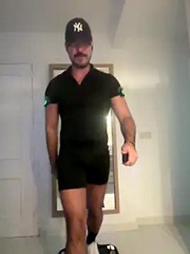 Snapshot of ApoloGym chatting on November 12, 8:30 pm ApoloGym online show from November 12, 8:30 pm