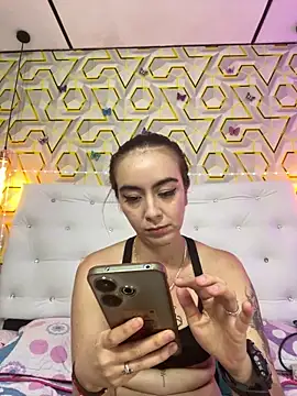 Snapshot of MelanyyJhonson15 chatting on May 31, 10:00 pm MelanyyJhonson15 online show from May 31, 10:00 pm