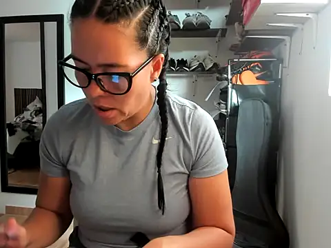 caroline 47 online show from April 13, 8:14 pm