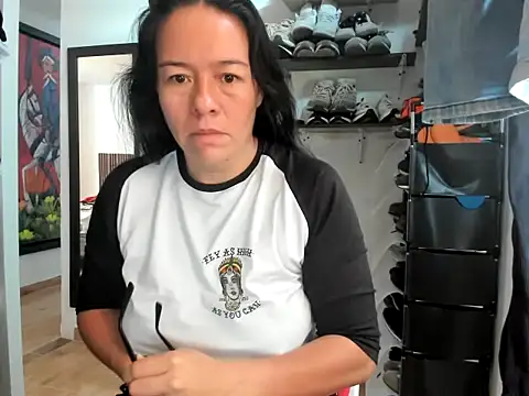 caroline 47 online show from April 18, 4:00 pm