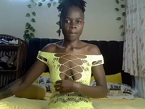 Snapshot of Toveyah_ chatting on November 13, 4:28 pm Toveyah online show from November 13, 4:28 pm