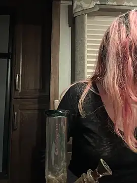 Snapshot of needlefaceUwU chatting on November 13, 7:29 am needlefaceUwU online show from November 13, 7:29 am