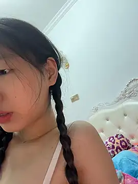 Snapshot of TinyBabe chatting on May 4, 12:45 pm TinyBabe online show from May 4, 12:45 pm