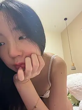 Snapshot of TinyBabe chatting on June 1, 3:47 pm TinyBabe online show from June 1, 3:47 pm