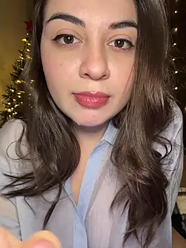 Lovynna online show from December 18, 8:15 pm