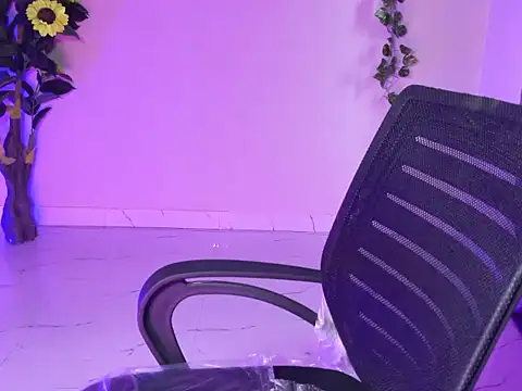 Saira Hotty online show from March 11, 4:51 am