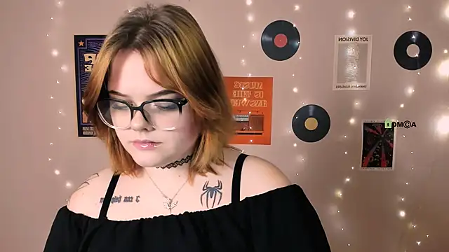 Snapshot of lika_pop chatting on November 16, 10:21 am lika pop online show from November 16, 10:21 am