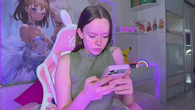 Snapshot of CheekySashaCharm chatting on May 28, 12:46 pm CheekySashaCharm online show from May 28, 12:46 pm
