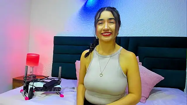VictoriaRouge  online show from May 25, 8:15 pm