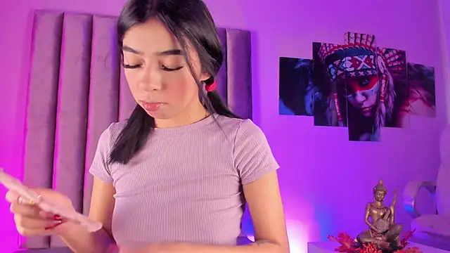 Snapshot of GabrielaSuarez_ chatting on May 5, 8:28 pm GabrielaSuarez online show from May 5, 8:28 pm