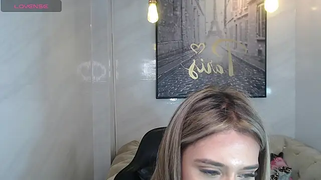 Snapshot of Evy_Luxx_v chatting on May 29, 3:26 am Evy Luxx v online show from May 29, 3:26 am