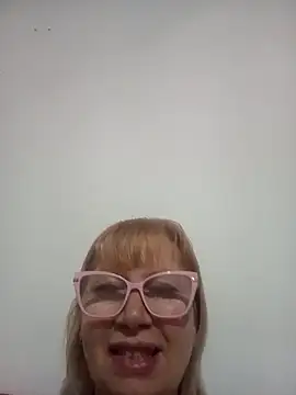 Snapshot of SexyMilf1211 chatting on April 30, 11:42 pm SexyMilf1211 online show from April 30, 11:42 pm
