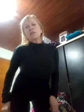 Snapshot of SexyMilf1211 chatting on May 10, 12:38 am SexyMilf1211 online show from May 10, 12:38 am