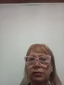 Snapshot of SexyMilf1211 chatting on May 20, 10:32 am SexyMilf1211 online show from May 20, 10:32 am