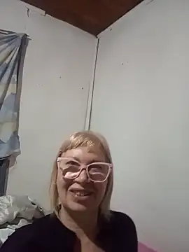 Snapshot of SexyMilf1211 chatting on June 5, 11:27 am SexyMilf1211 online show from June 5, 11:27 am