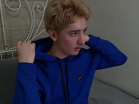 Snapshot of LucasFinister chatting on November 18, 11:36 am LucasFinister online show from November 18, 11:36 am