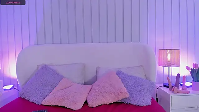 catalinaruiz  online show from March 8, 5:50 pm