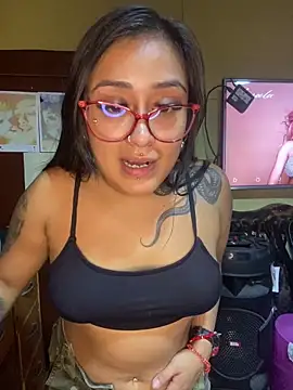 Snapshot of Felinamiau chatting on February 15, 4:31 am Felinamiau online show from February 15, 4:31 am