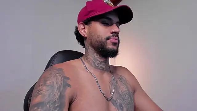 LuigiVitale 1 online show from February 17, 1:24 am