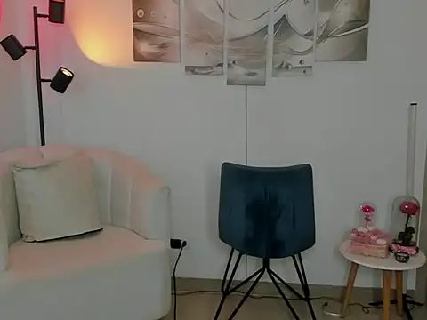 Snapshot of haileyflorez_ chatting on February 7, 6:11 pm haileyflorez online show from February 7, 6:11 pm