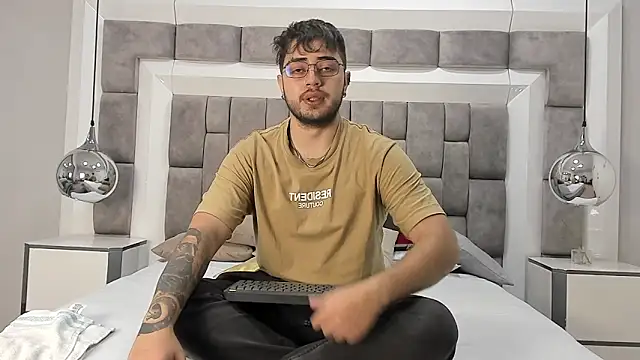 Ethan Greys online show from November 24, 3:50 am