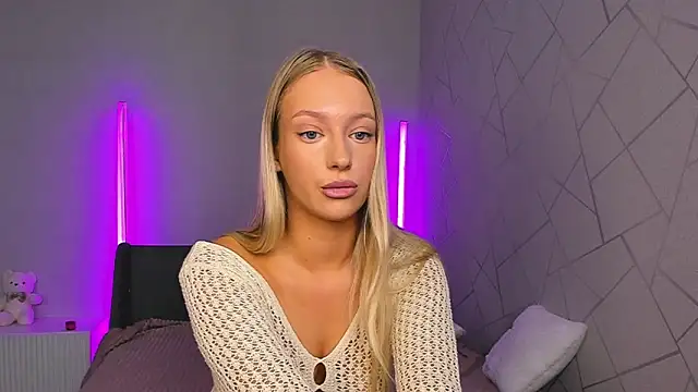 Snapshot of elldiana chatting on June 13, 8:01 am elldiana online show from June 13, 8:01 am
