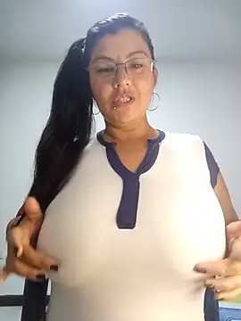 Snapshot of CelesteAlvarez1989 chatting on June 14, 7:21 am CelesteAlvarez1989 online show from June 14, 7:21 am