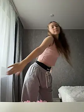 Snapshot of Holy_Poly chatting on November 18, 8:19 am Holy Poly online show from November 18, 8:19 am