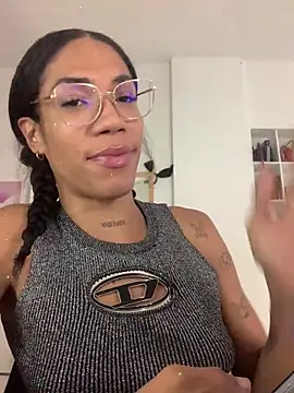 Snapshot of _Larabbitxx chatting on April 23, 5:26 pm Larabbitxx online show from April 23, 5:26 pm