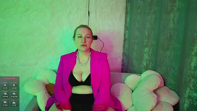 Snapshot of hornywood_ chatting on November 19, 6:13 am hornywood online show from November 19, 6:13 am