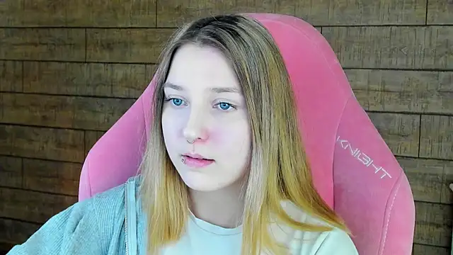 TinnaBurton online show from March 15, 4:35 pm