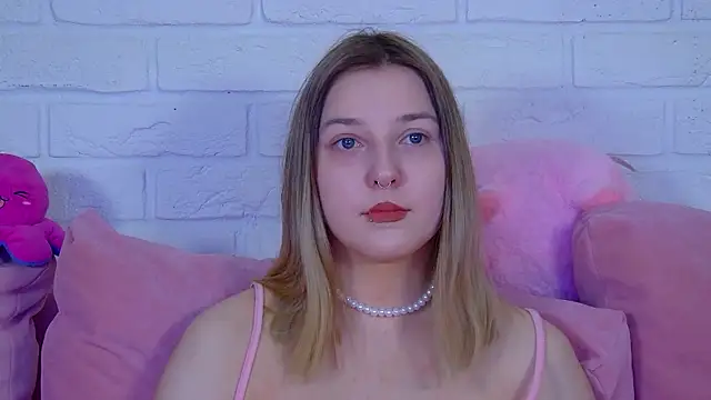 TinnaBurton online show from April 8, 4:07 pm