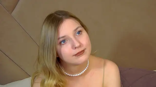 Snapshot of TinnaBurton chatting on June 18, 4:22 pm TinnaBurton online show from June 18, 4:22 pm