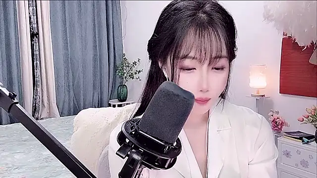Snapshot of Laura_520 chatting on June 20, 1:14 pm Laura 520 online show from June 20, 1:14 pm