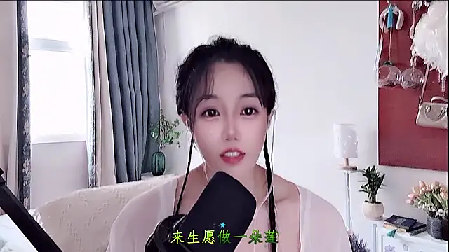 Snapshot of Laura_520 chatting on August 5, 9:23 am Laura 520 online show from August 5, 9:23 am