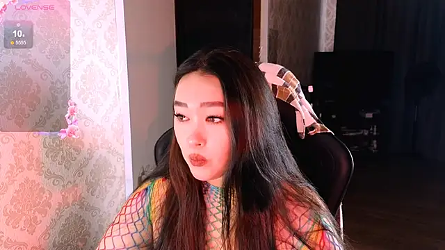 Emma Uilson online show from December 19, 7:37 am