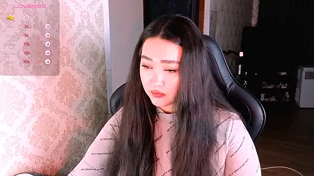 Emma Uilson online show from April 18, 7:07 pm