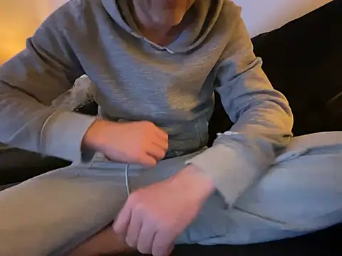 Snapshot of Brandonn1989amateur chatting on February 8, 8:34 pm Brandonn1989amateur online show from February 8, 8:34 pm