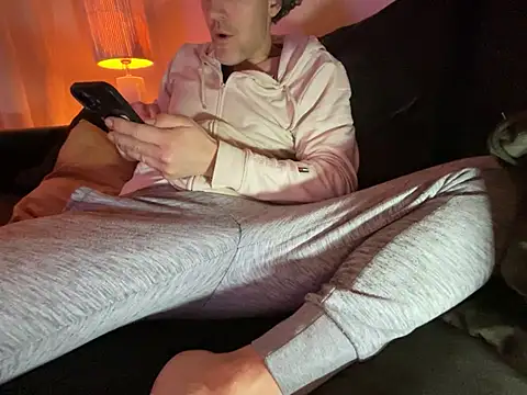 Snapshot of Brandonn1989amateur chatting on February 12, 9:32 pm Brandonn1989amateur online show from February 12, 9:32 pm