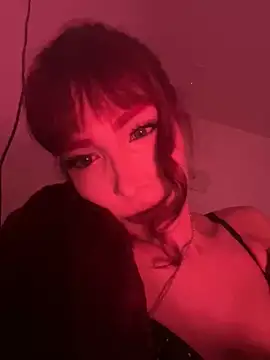 Snapshot of Blacktrinity chatting on November 16, 10:37 pm Blacktrinity online show from November 16, 10:37 pm