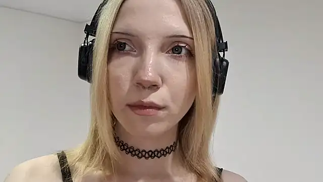 Snapshot of MarcieAragaki chatting on November 16, 1:17 pm MarcieAragaki online show from November 16, 1:17 pm