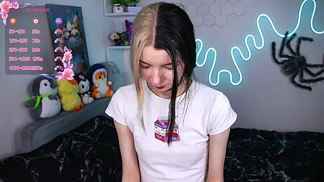 Emmie shy online show from April 8, 7:47 pm