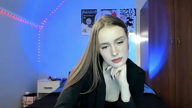 Snapshot of tinyglow chatting on February 7, 9:29 pm tinyglow online show from February 7, 9:29 pm