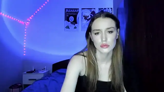 Snapshot of tinyglow chatting on February 14, 10:06 pm tinyglow online show from February 14, 10:06 pm