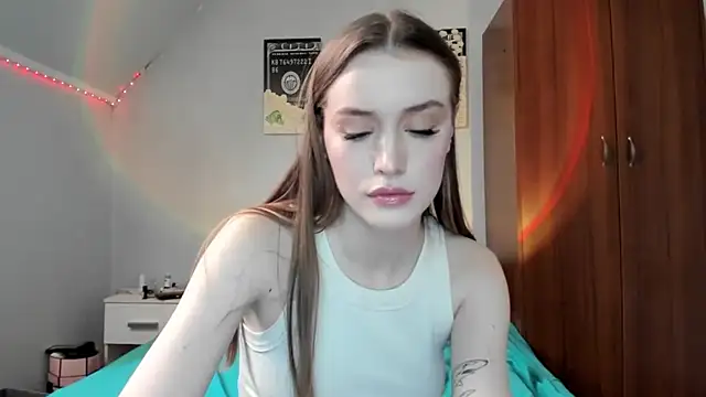 Snapshot of tinyglow chatting on February 20, 11:49 pm tinyglow online show from February 20, 11:49 pm