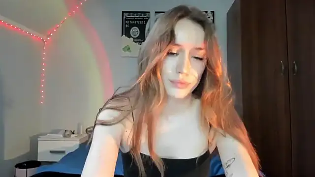 Snapshot of tinyglow chatting on March 3, 9:42 pm tinyglow online show from March 3, 9:42 pm