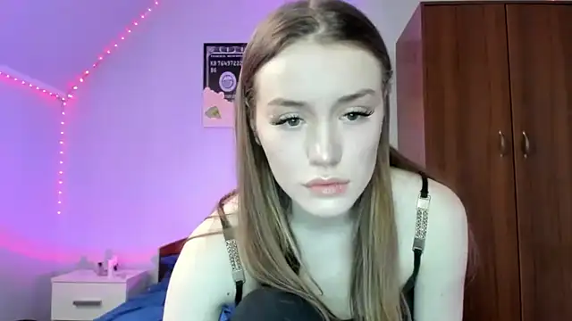 tinyglow online show from March 13, 9:32 pm