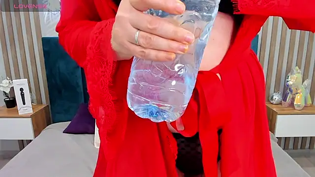 Snapshot of Valerie_King chatting on November 16, 1:55 am Valerie King online show from November 16, 1:55 am