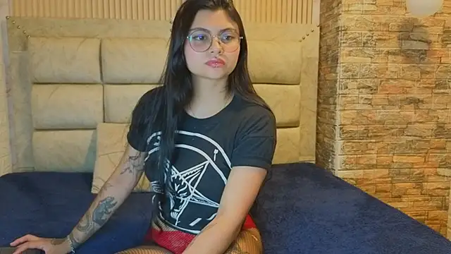 Snapshot of Lucy_Belmont chatting on November 18, 6:56 pm Lucy Belmont online show from November 18, 6:56 pm